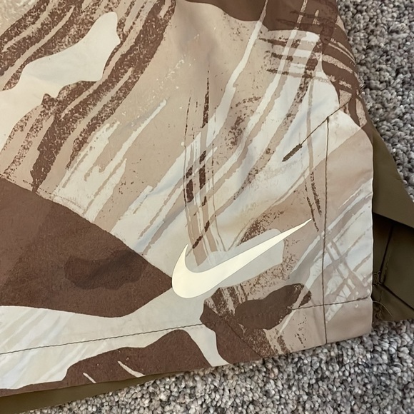 Nike brushstroke camo tan and brown shorts size large - Picture 2 of 5
